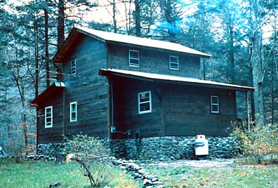 cabin7.jpg (41007 bytes)